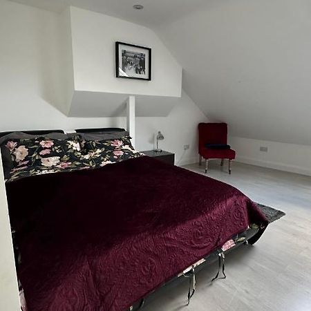 Stunning New 1 Bedroom Apartment Лондон Екстериор снимка