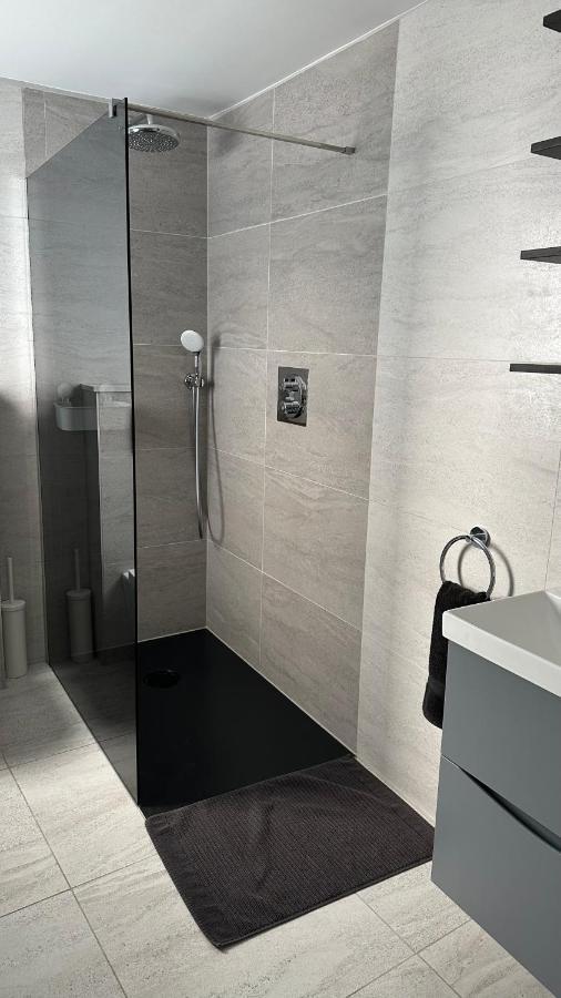 Stunning New 1 Bedroom Apartment Лондон Екстериор снимка