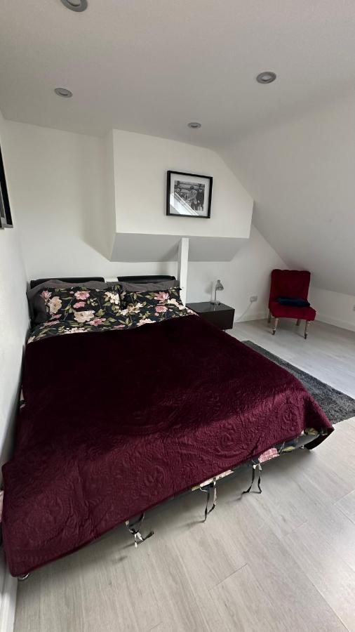 Stunning New 1 Bedroom Apartment Лондон Екстериор снимка