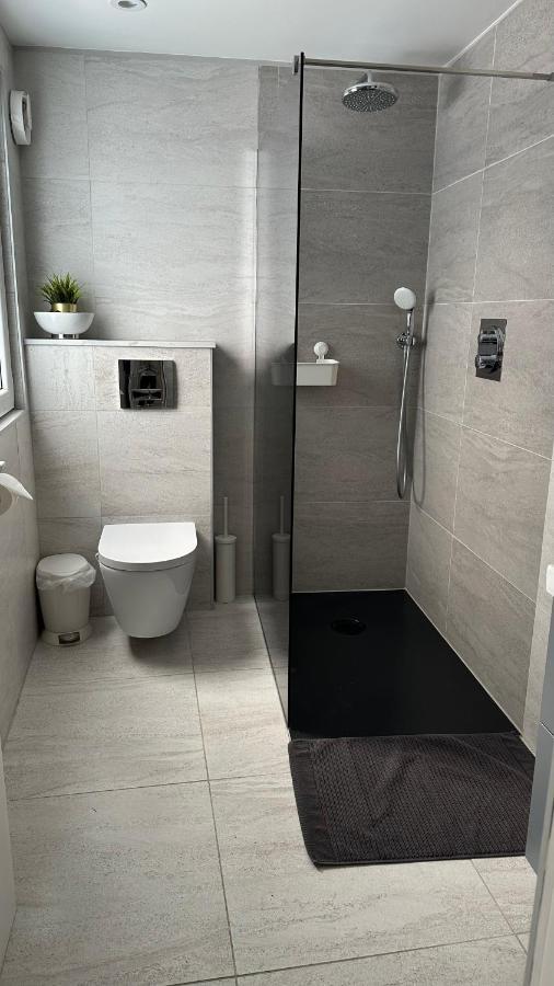Stunning New 1 Bedroom Apartment Лондон Екстериор снимка